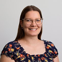 Frau  Jennifer Knellesen